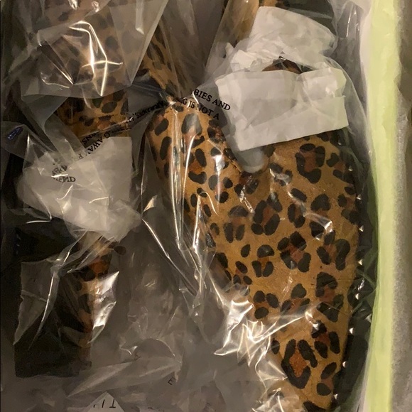 NIB Very Volatile leopard print mules SZ 7 - Picture 5 of 11